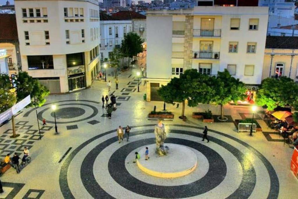 Lovely Marina Park, * Lagos